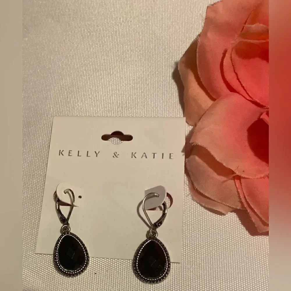 🛍️Women Kelly &Katie Silver Tone Daint Teardrop Black Stone Earrings 🎀
